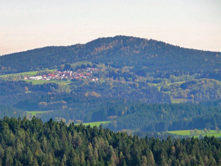 Panorama-Foto vom 880 Meter hohen Fürberg im Bayerischen Wald