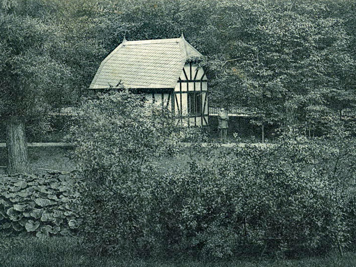Fachwerkhaus im Alten Botanischen Garten Kiel am Düsternbrooker Weg um das Jahr 1900 der Fotografen Hermann Näther und Wilhelm Knackstedt 