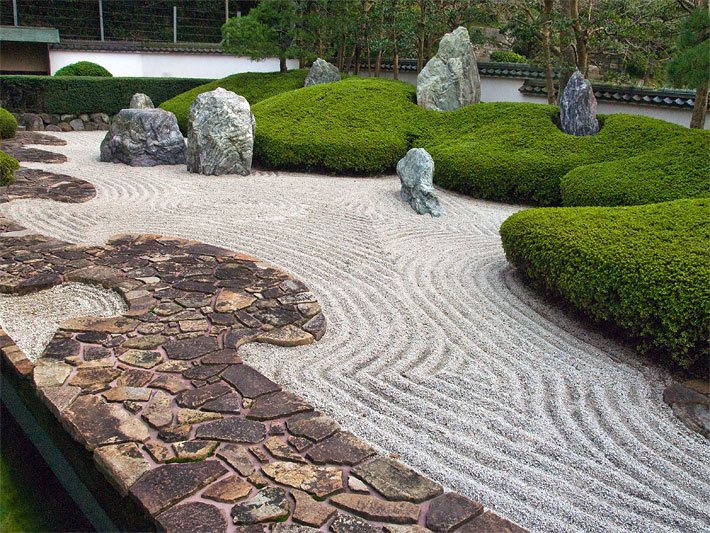 Japanischer Zengarten im Kare-san-sui-Stil in Kamakura