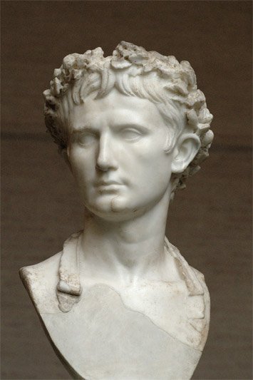Augustus Bevilacqua, eine Büste vom römischen Kaiser Augustus mit Bürgerkrone, einem Eichenkranz