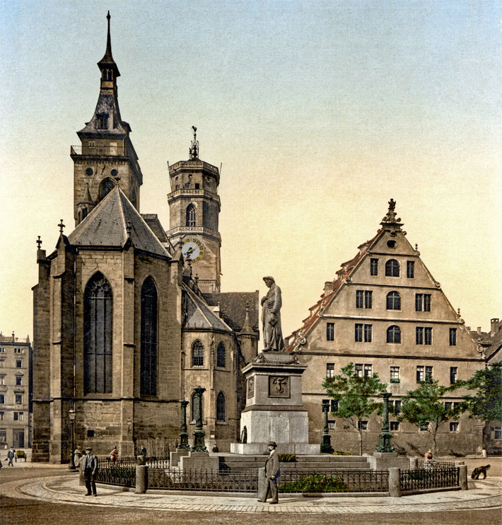 Historische Aufnahme der Evangelischen Stiftskirche am Schillerplatz in Stuttgart mit dem Schillerdenkmal, etwa entstanden in den Jahren 1890 bis 1905