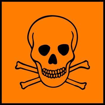 Giftsymbol nach EU-Richtlinie 67/548/EWG mit Totenkopf auf gekreuzten Knochen und orangem Hintergrund