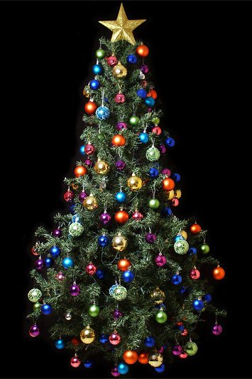 Kleiner Weihnachtsbaum mit Kugeln aus Glas