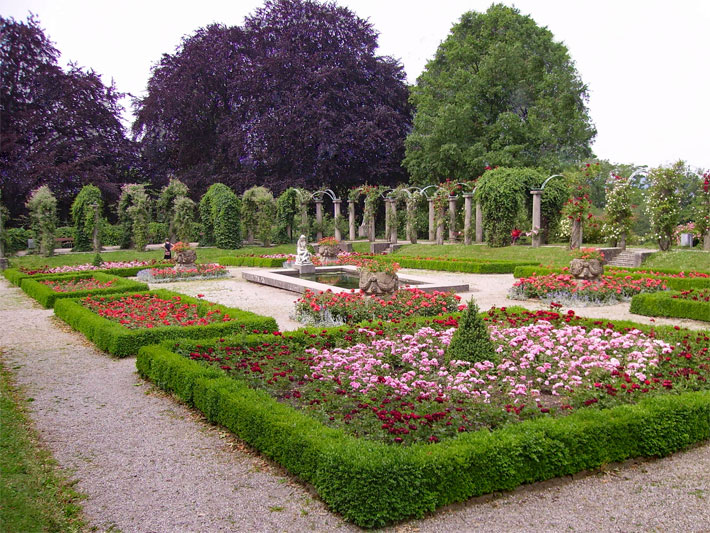 Historischer Rosengarten im Rosensteinpark Stuttgart