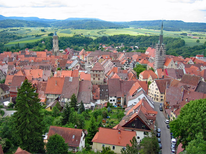 Panoramaaufnahme der Stadt Rottweil vom Hoch-Turm, einem Aussichtsturm, über das Neckar-Tal