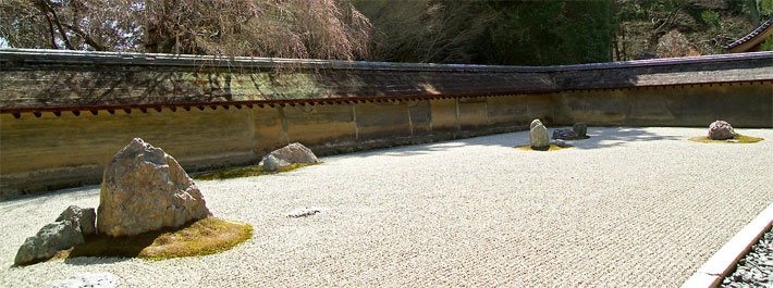 Japanischer Zengarten im Buddhistischen Tempel Ryoanji in Kyoto